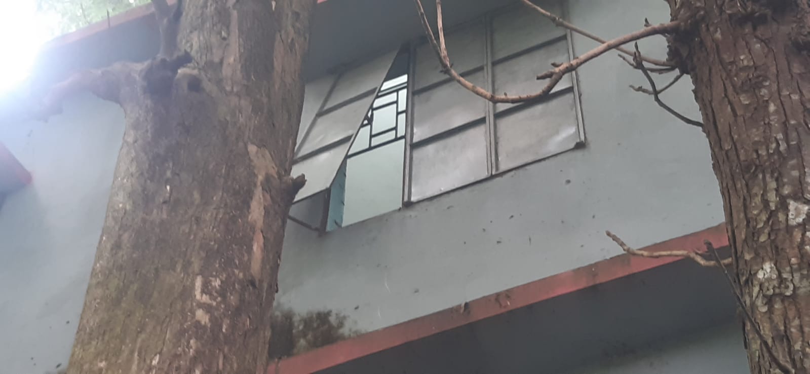 পটিয়া চক্রশালা স্কুলে আইসিটি ল্যাবের গ্রিল কেটে ১৫ ল্যাপটপ চুরি